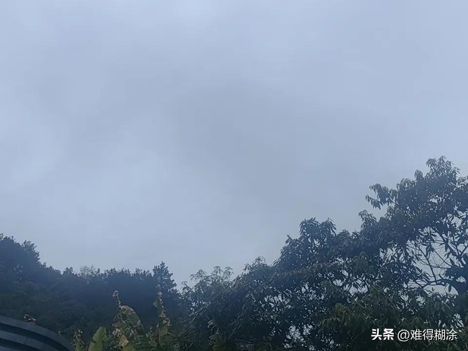 嘿，看到这个上联“日日日，日升东海”，太有挑战性啦！对联讲究对仗工整、意境相符。