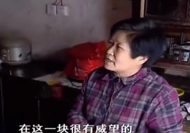 一断臂男子独自照顾父母二十年，为还债卖掉祖屋。母亲暗地联系国外三个儿女回来分房，