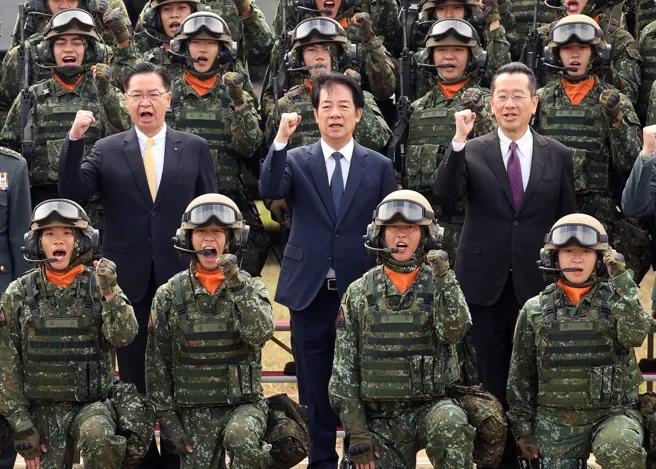 “台独”武装春节期间闹事迹象出现？
赖清德等3名“台独”头目发出挑衅政治讯号，解