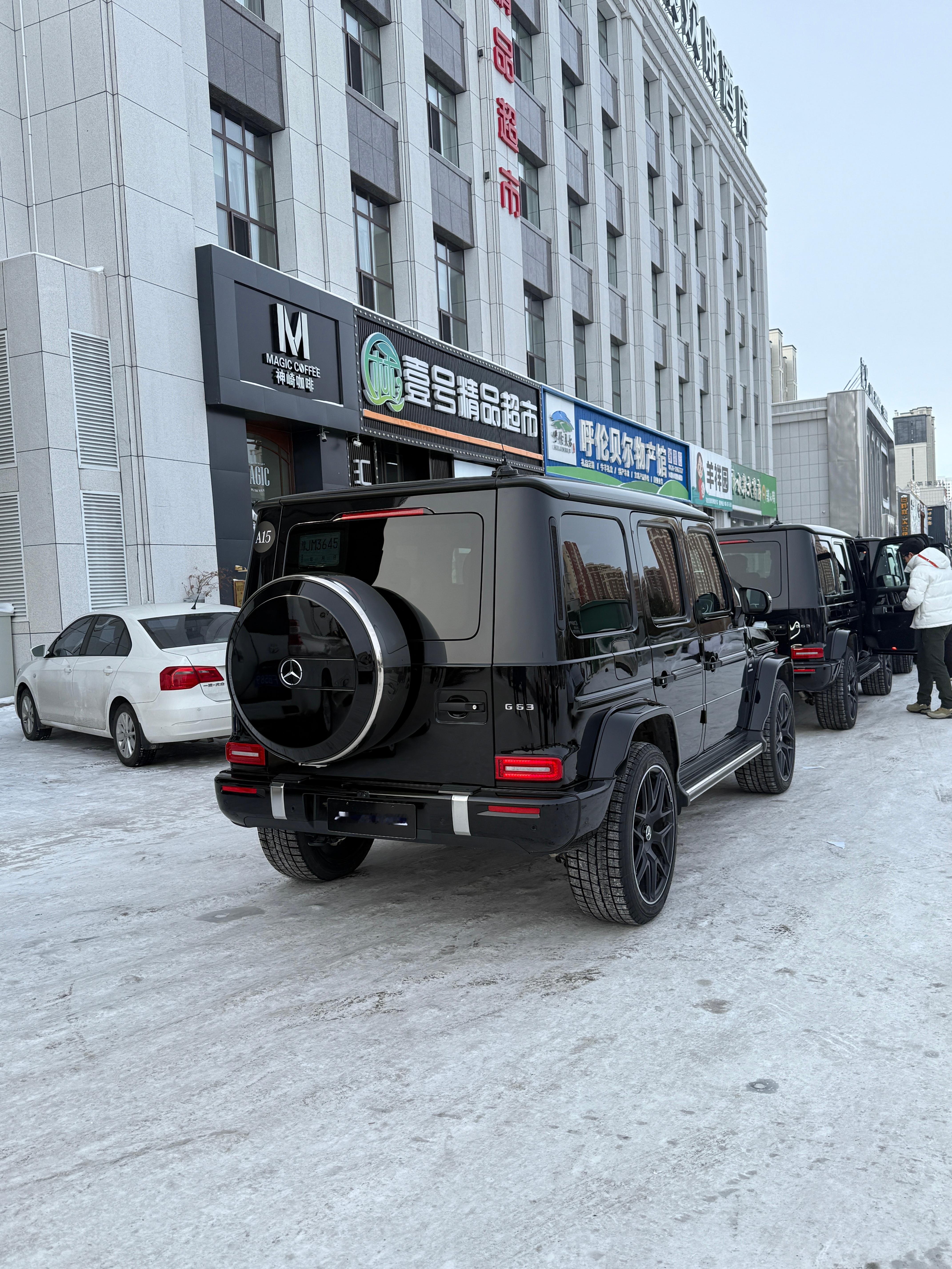 今天的任务是开大G和迈巴赫GLS穿越雪原🫡先分到了迈巴赫GLS！！那我不客气的