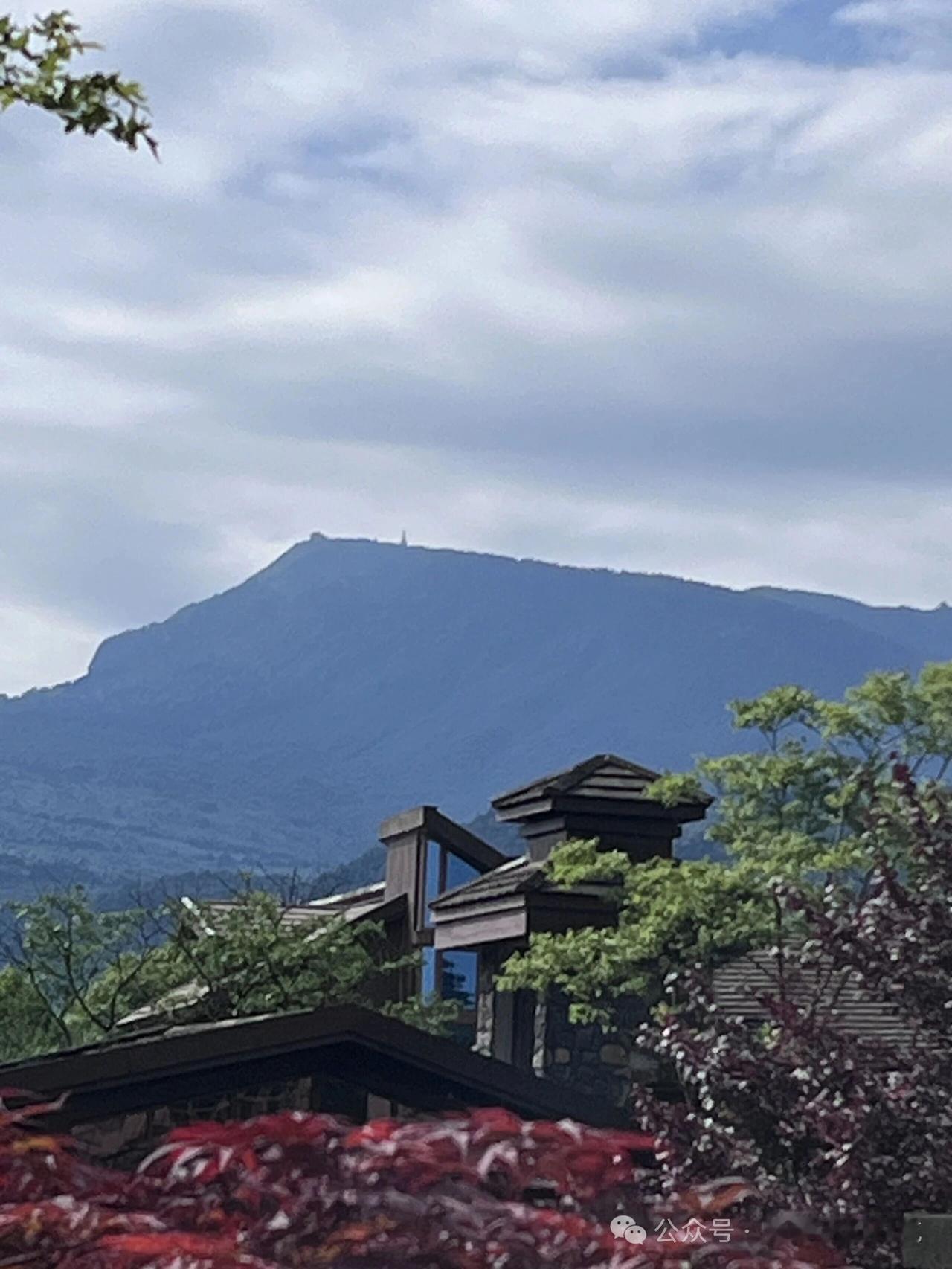 世界杯开幕，6月12日早上，昨晚侃球很晚，今早大家早饭是吃流水席。叶哥最早起来早