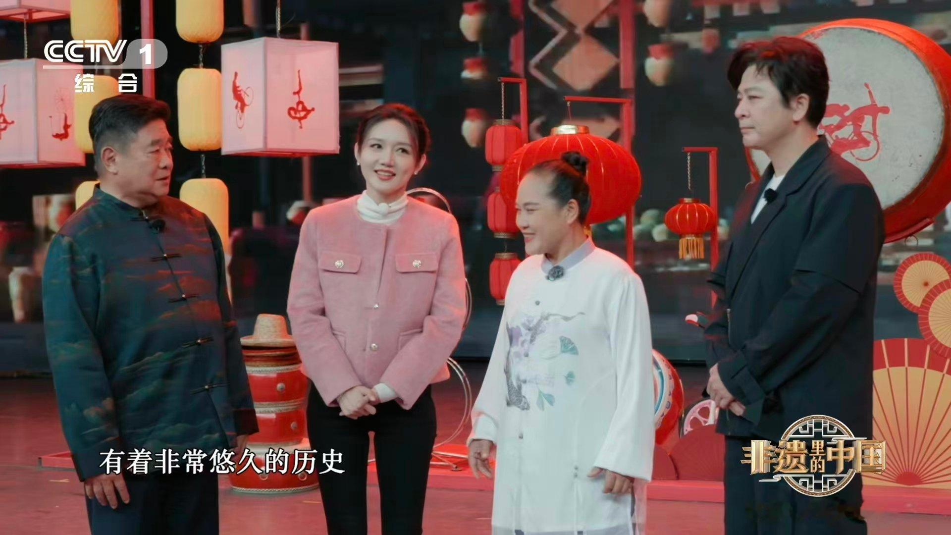 非遗里的中国[超话]女子蹬起百斤大缸转转转看呆了 哇哦！河北吴桥女子蹬大缸表演太