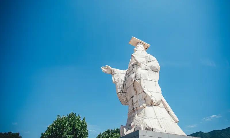 你最敬佩的历史人物是谁？答案藏在刻入骨髓的家国情怀里
 
家人们，今天聊个走心的