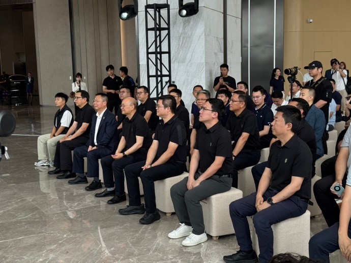 尊界S800隐私套件选配比例超70% 上市仅19天就有5000+大定，并且隐私巨