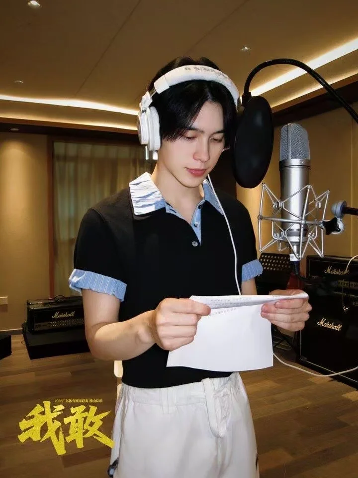 认真工作的HENDERY…