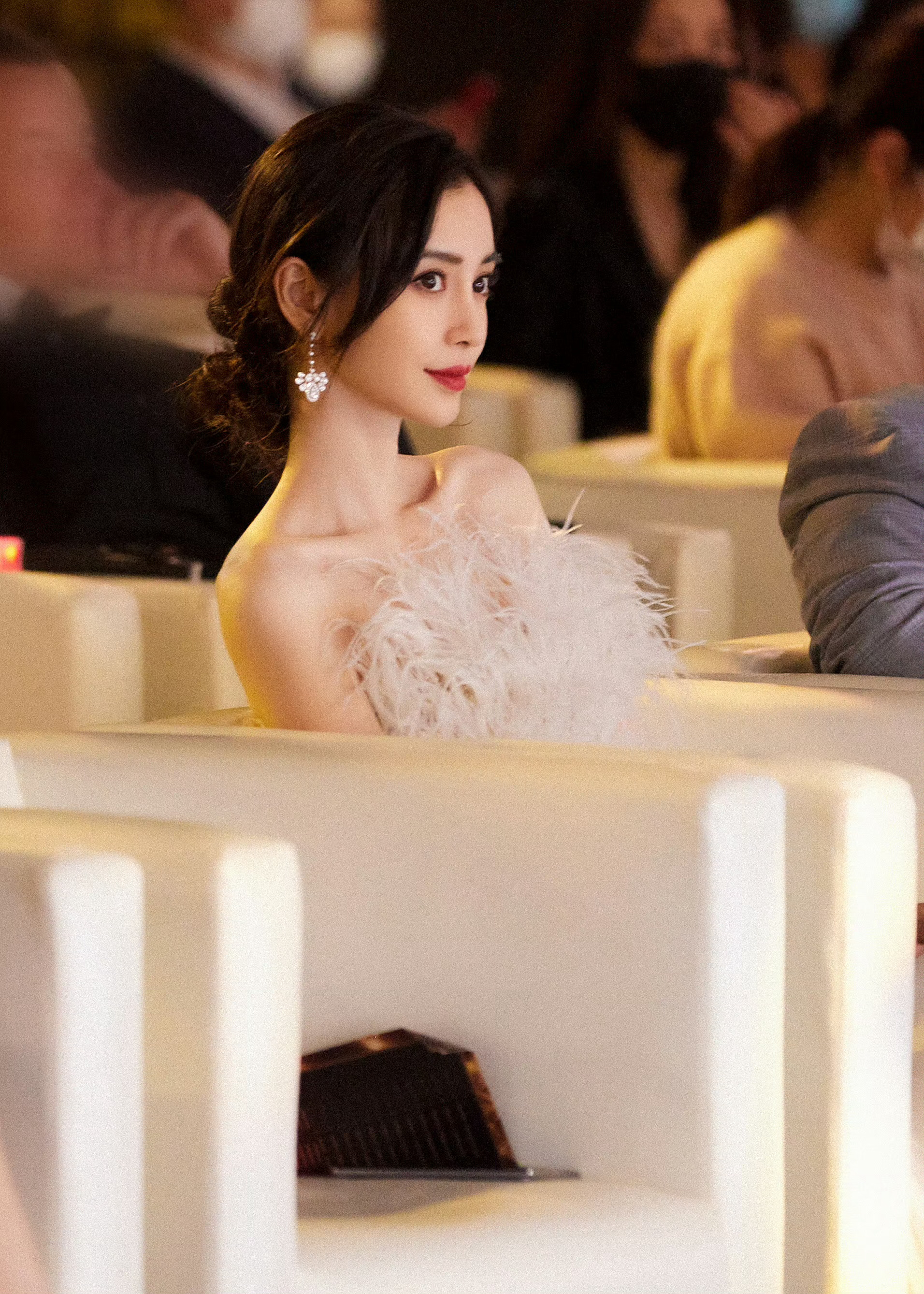 angelababy[超话] [么么哒]angelababy"风奏响冬日的序曲,