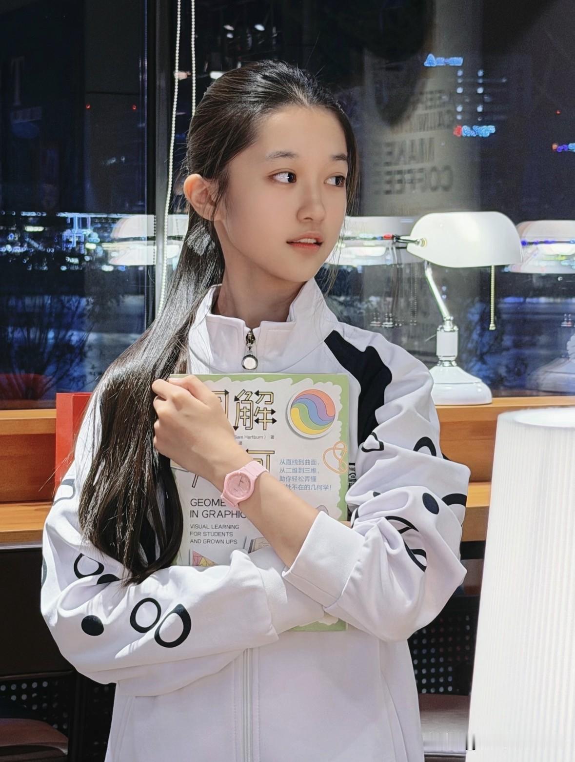 高马尾 
你认为最美的女孩长什么样子呢