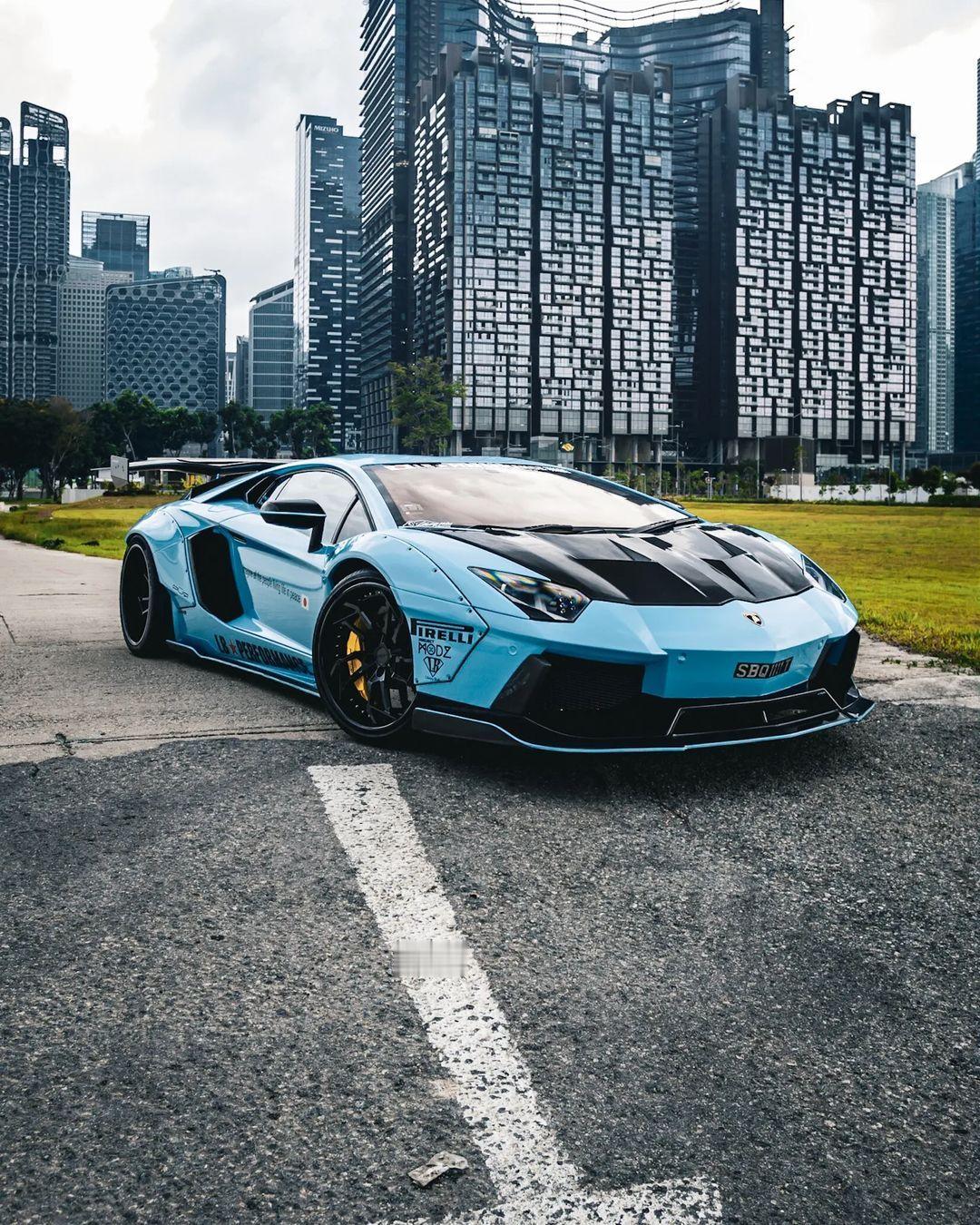 Lamborghini Aventador 💧 ​​​
