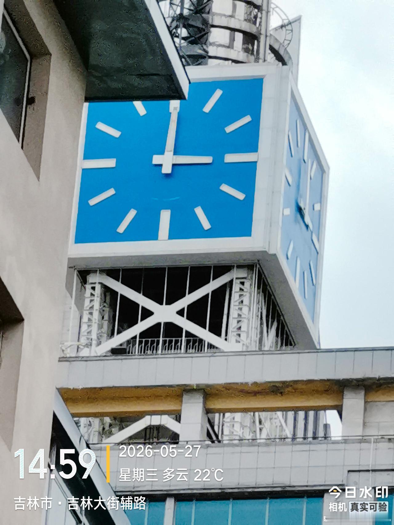 坐标吉林市， 2026年5月28日下午13:15分，三个退休老头儿在吉林大街40