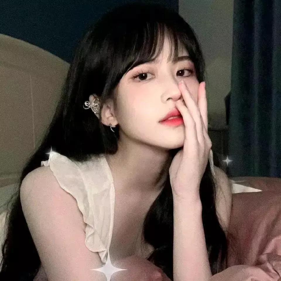 温柔夜晚，静谧的氛围中，感受星星般的光芒晚间的海风很美 夜醒皆是温柔 藏在灯里的