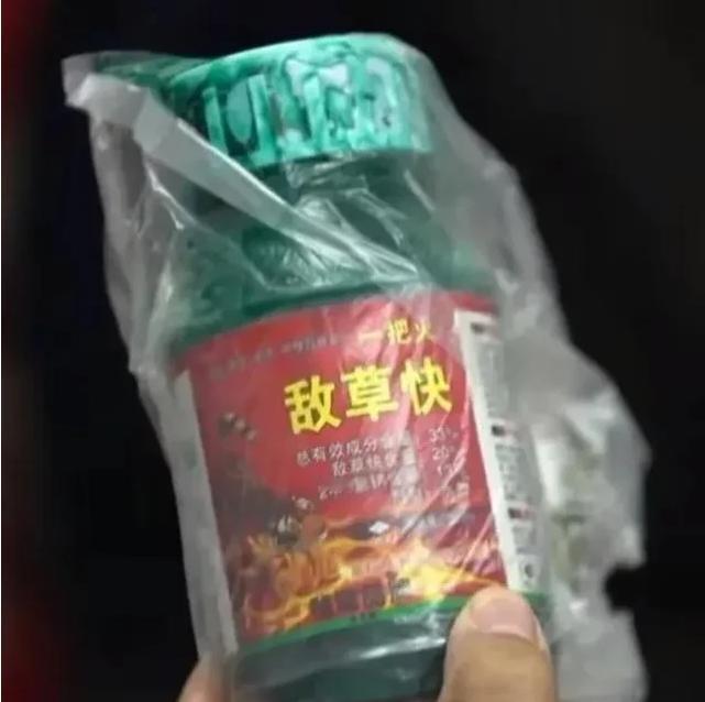重庆，男孩上初二，是一个走读生，父母在外地打工，他跟爷爷奶奶在老家生活。男孩一时