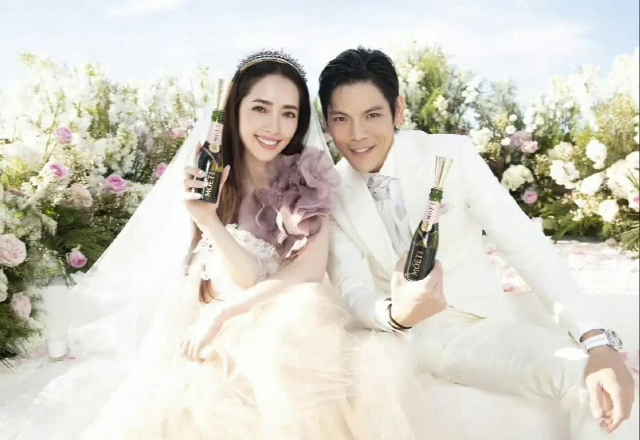 向佐为热度和钱哄郭碧婷上综艺向佐为热度和钱哄郭碧婷上综艺，向佐在易立竞专访中首次