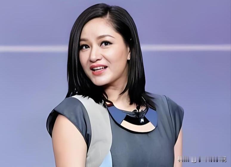 瞿颖凭“活人感”翻红瞿颖凭“活人感”翻红，不端着、敢说真话，戳中大众内心！这份真