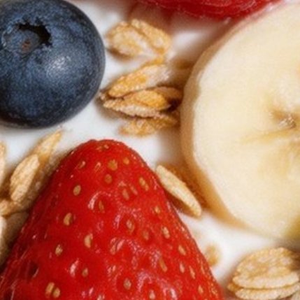 早安，好好吃早餐，是对生活最温柔的仪式感。水果燕麦酸奶碗 + 水煮玉米主食：即食