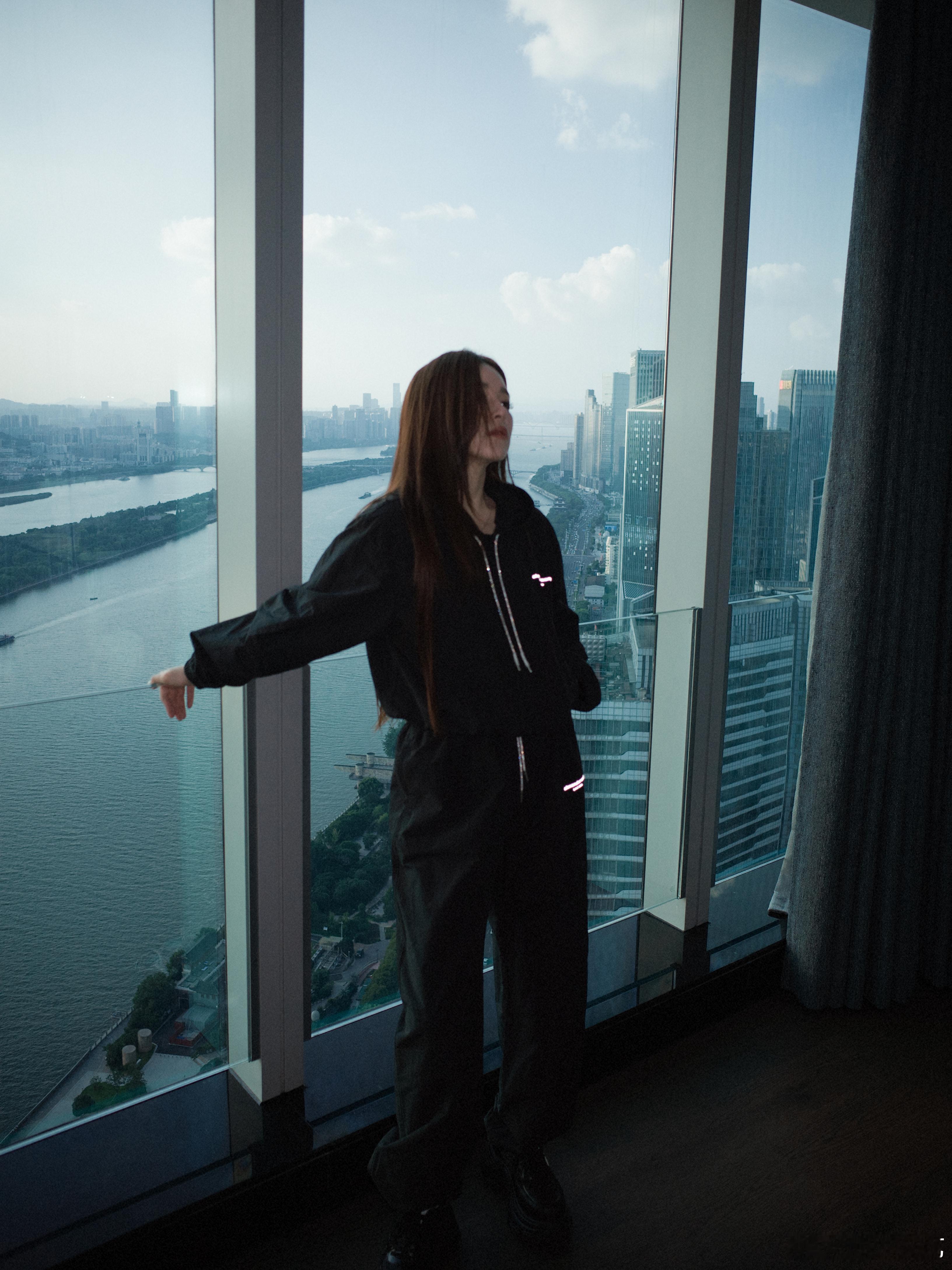 阚清子八月进组不止活跃在综艺里，阚清子持续深耕拍戏，八月进组解锁全新故事线 