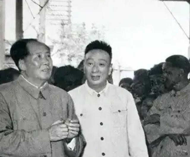 1960年，毛主席在上海视察时，突然向时任上海市委书记柯庆施抛出一个问题：“你知