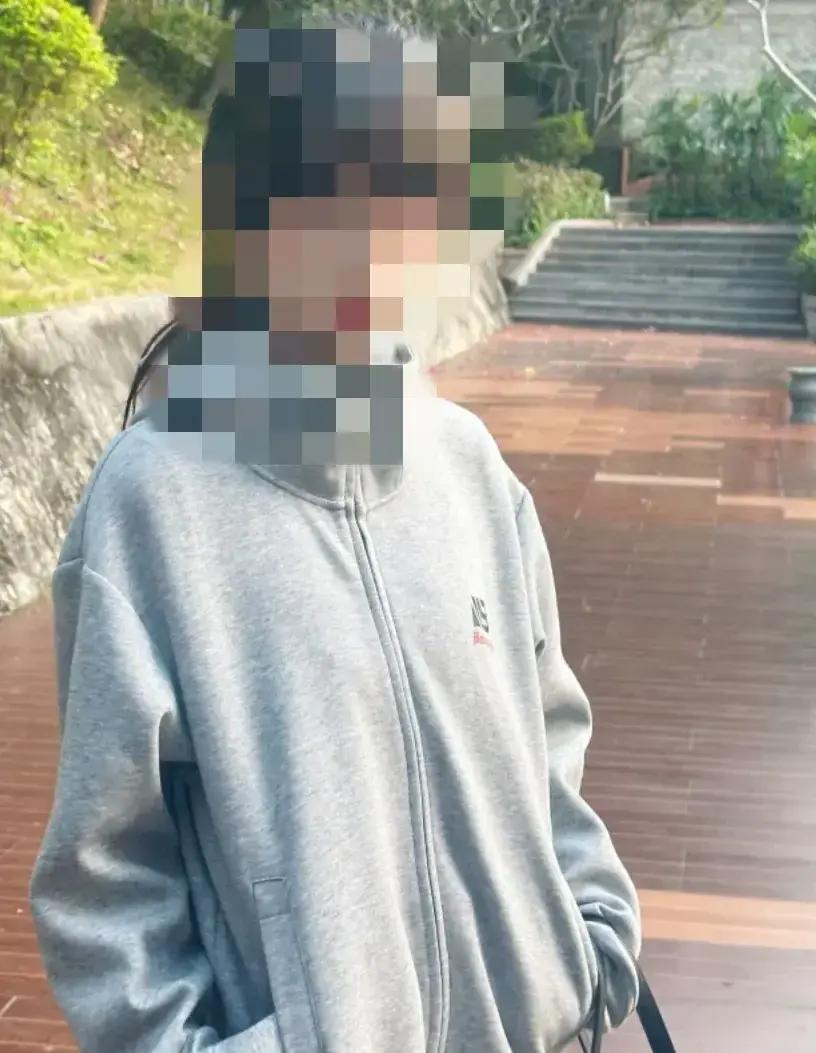 一位妈妈在网上分享女儿患精神分裂后，她先是无底线迁就，结果孩子停药复发，差点跳楼