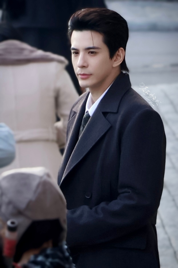 林柏叡  林柏叡 谁家秘书这么帅～特别适配的妆造 完全男神来的23年就在等待的民