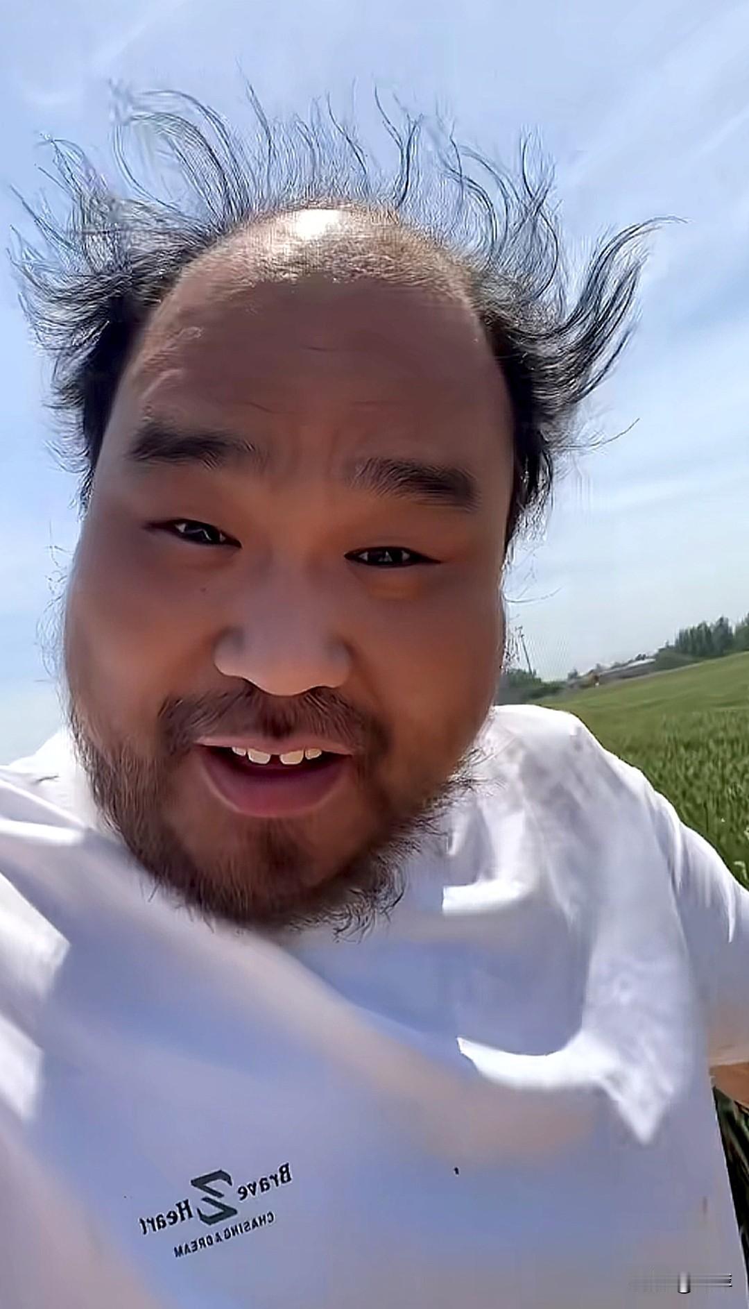 我不明白表哥没什么文化也没有娶妻生子，更谈不上事业有成。可他偏偏在自媒体里有了点