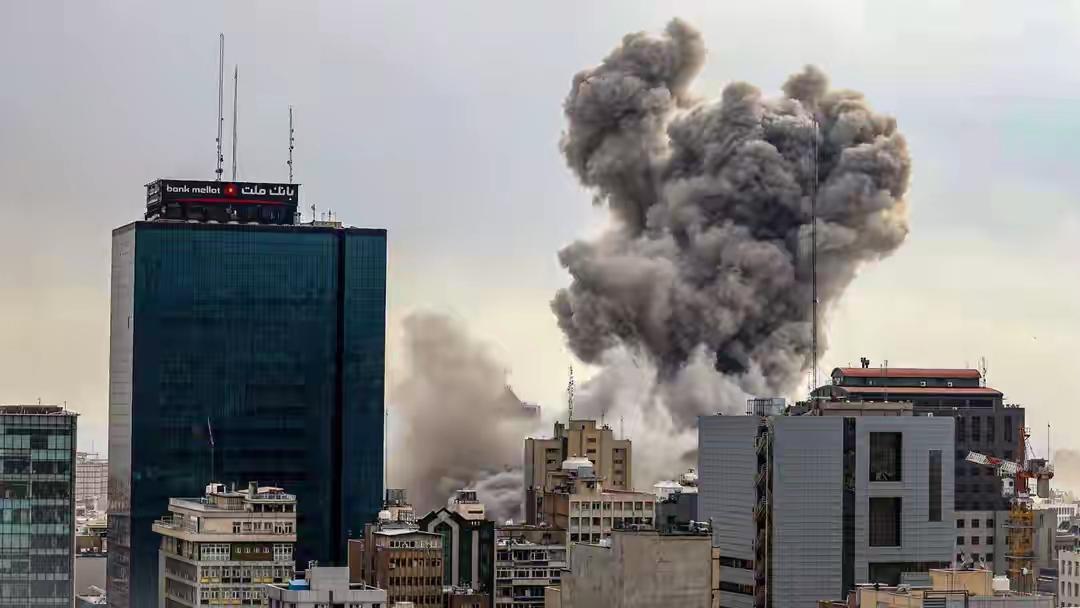 伊朗拒绝谈判，先打美战机