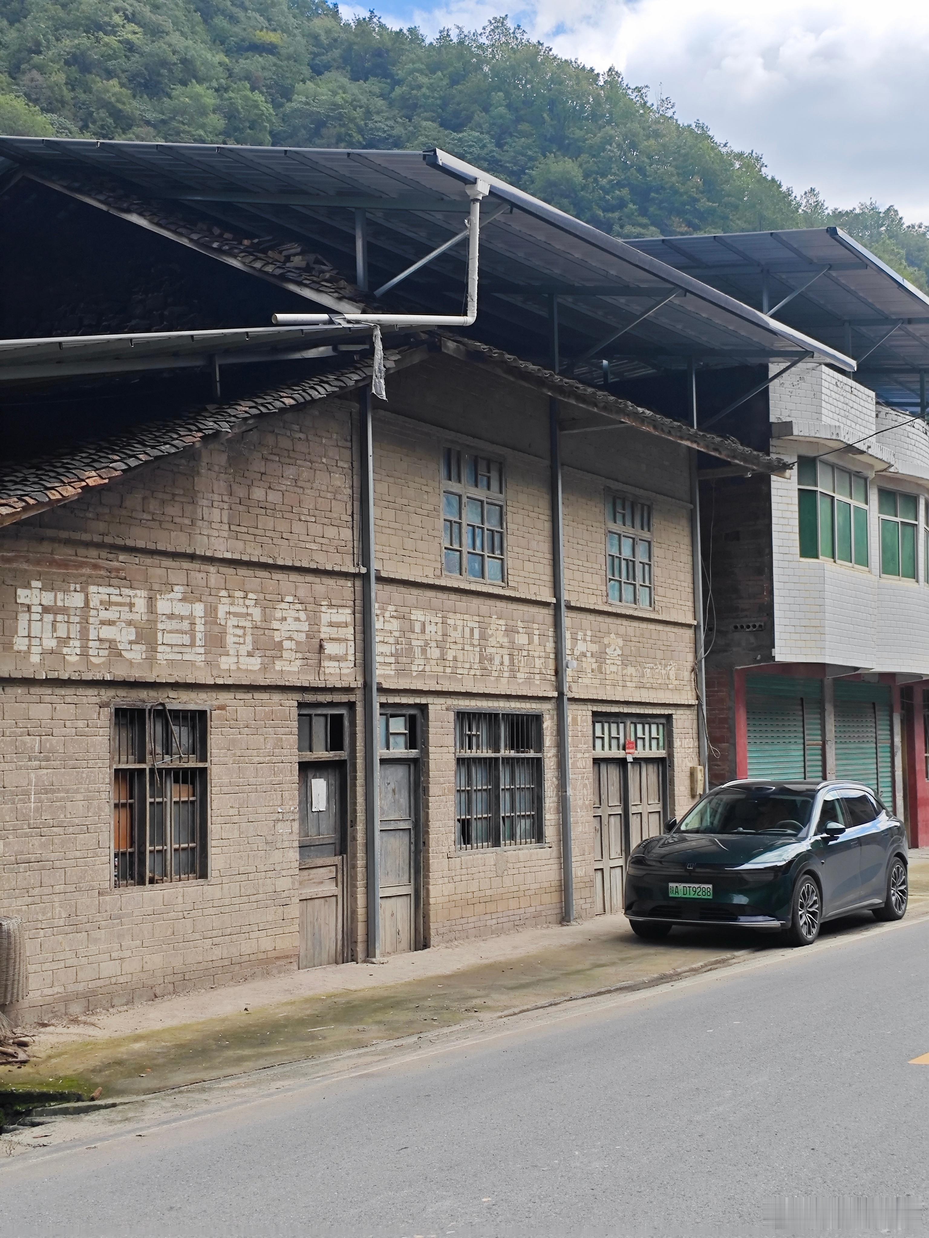 绕了一下347国道，穿梭在各镇和村中，虽然比高速慢一点，但是能见到不一样的东西，