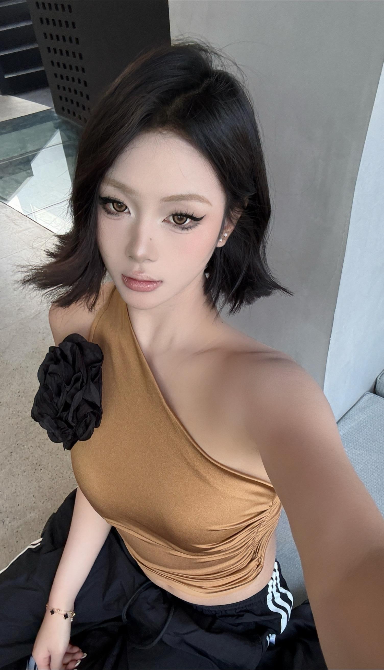 去争取别人抢不走的东西 比如思维身材气质 快乐