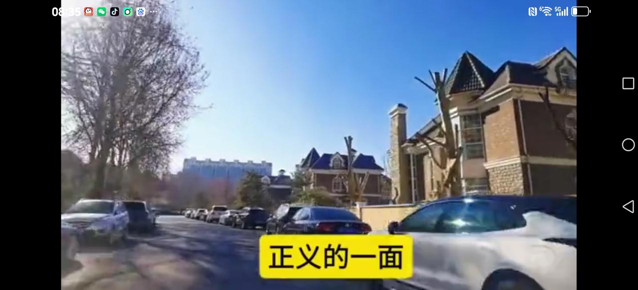 【这位不能露面还在挣扎？】
谈房子，竟然和“正义”挂钩？
制造对立面“鼓吹房价越