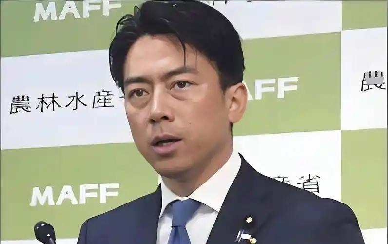 *日本防卫大臣小泉进次郎在自己社交账号上甩了一条消息——他要飞土耳其，代表首相高