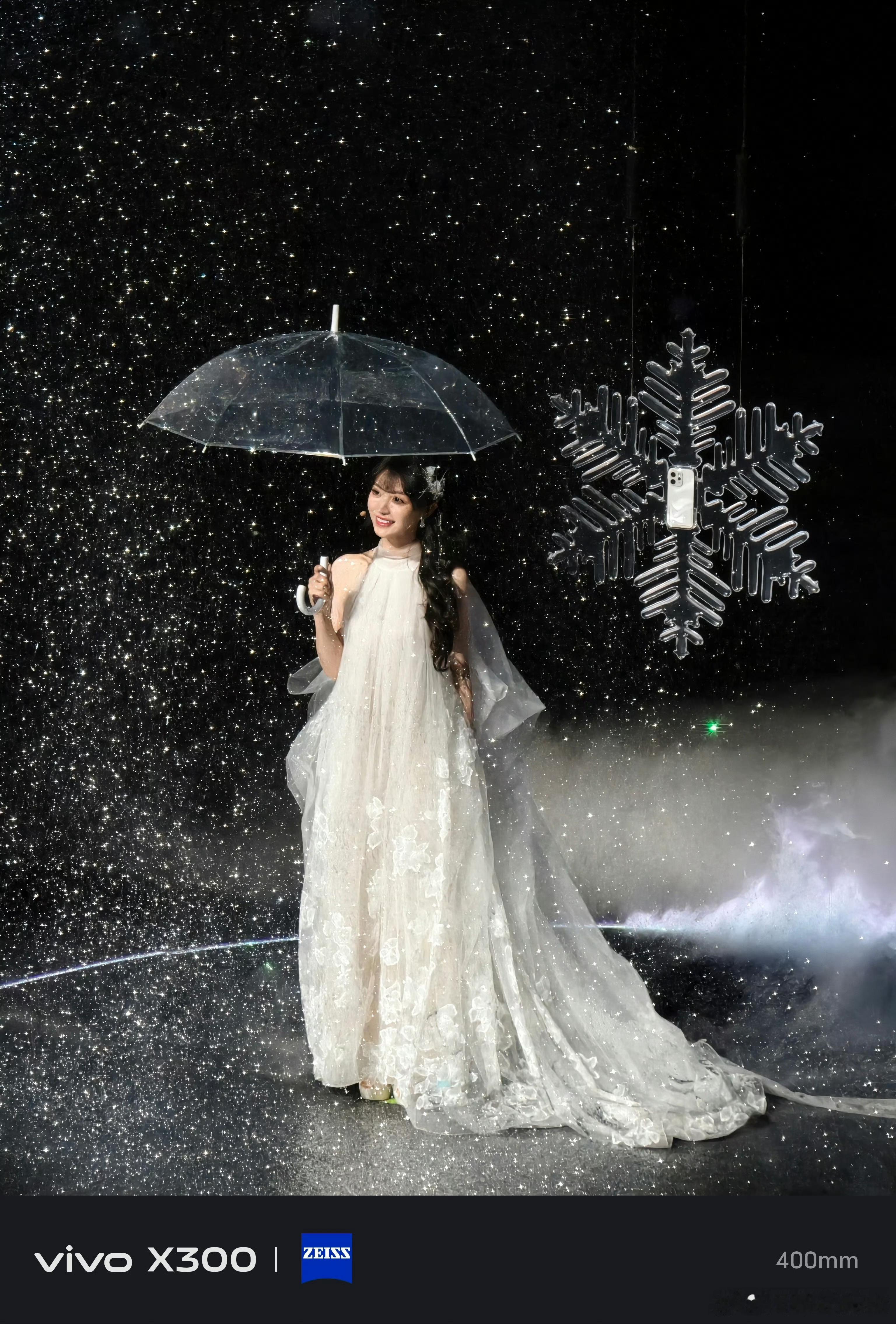 小田就是这么大大方方的一生，业务能力没得说，不光拍戏认真，今晚vivo发布会的演