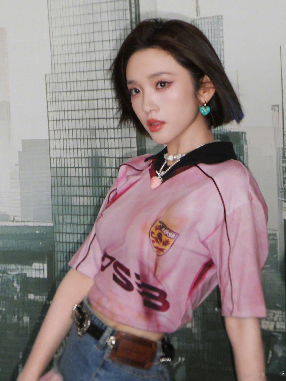 唐艺昕一点也不矫情 唐艺昕祺贵人抽象但实在美丽 拒掉邀约养身体，痊愈后立刻突破自