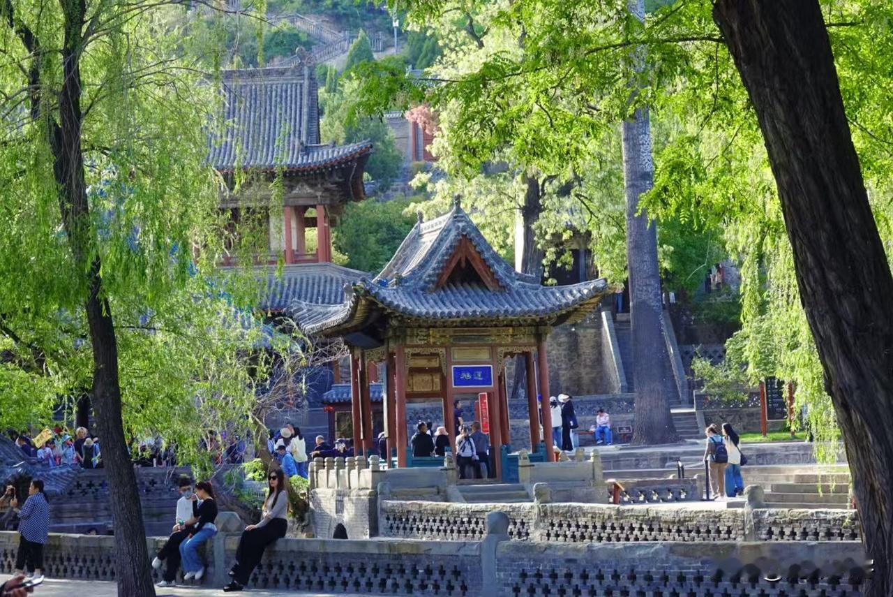 去晋祠已经不知道多少次了，第一次去印象深刻，永生难忘，因为是谈恋爱我们俩首次远行