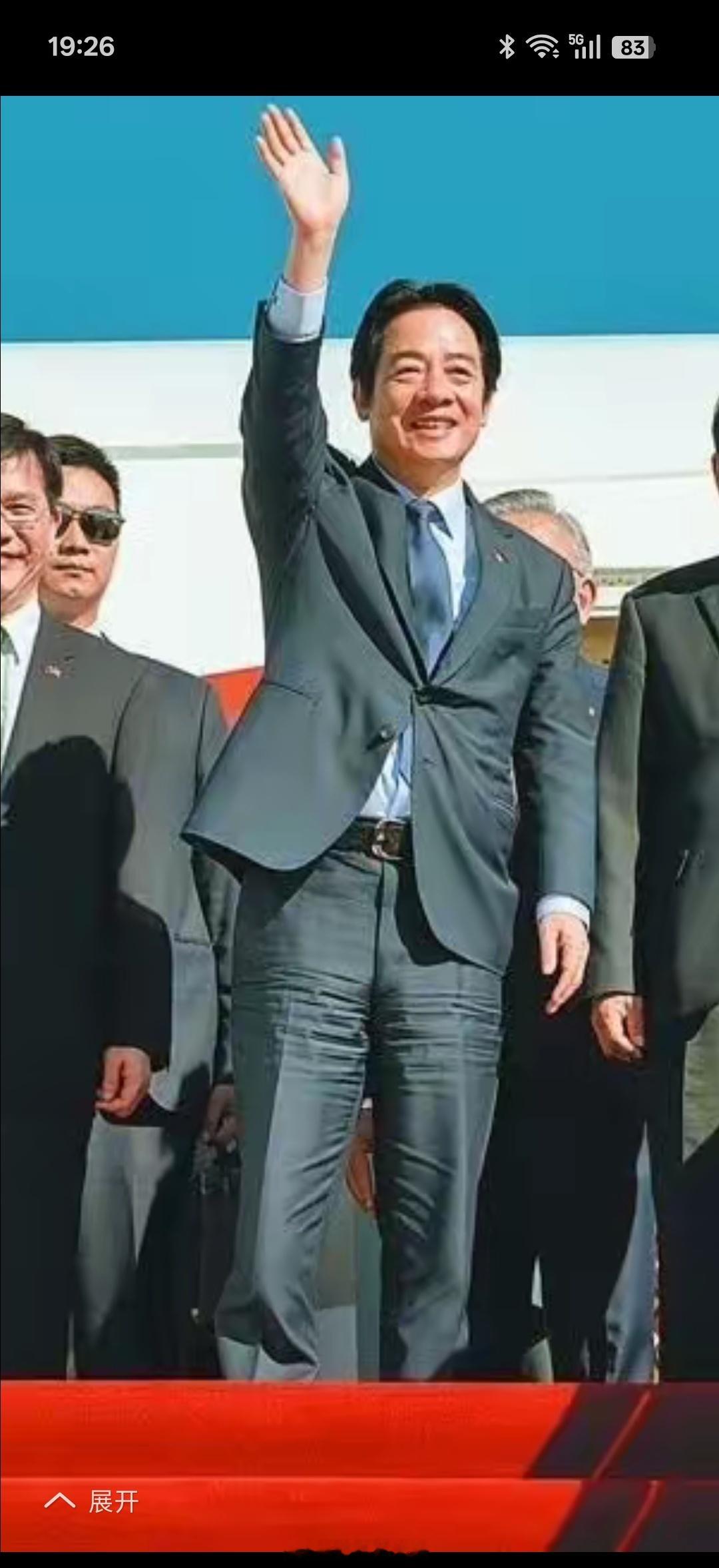 他这个裤子……飞机上没有座吧？ 
