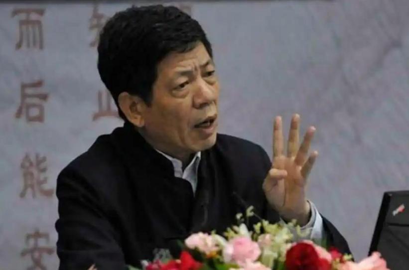 “中国人已经陷入群体性迷失！” 清华大学教授彭林曾在演讲中直言：“如今举国上下都