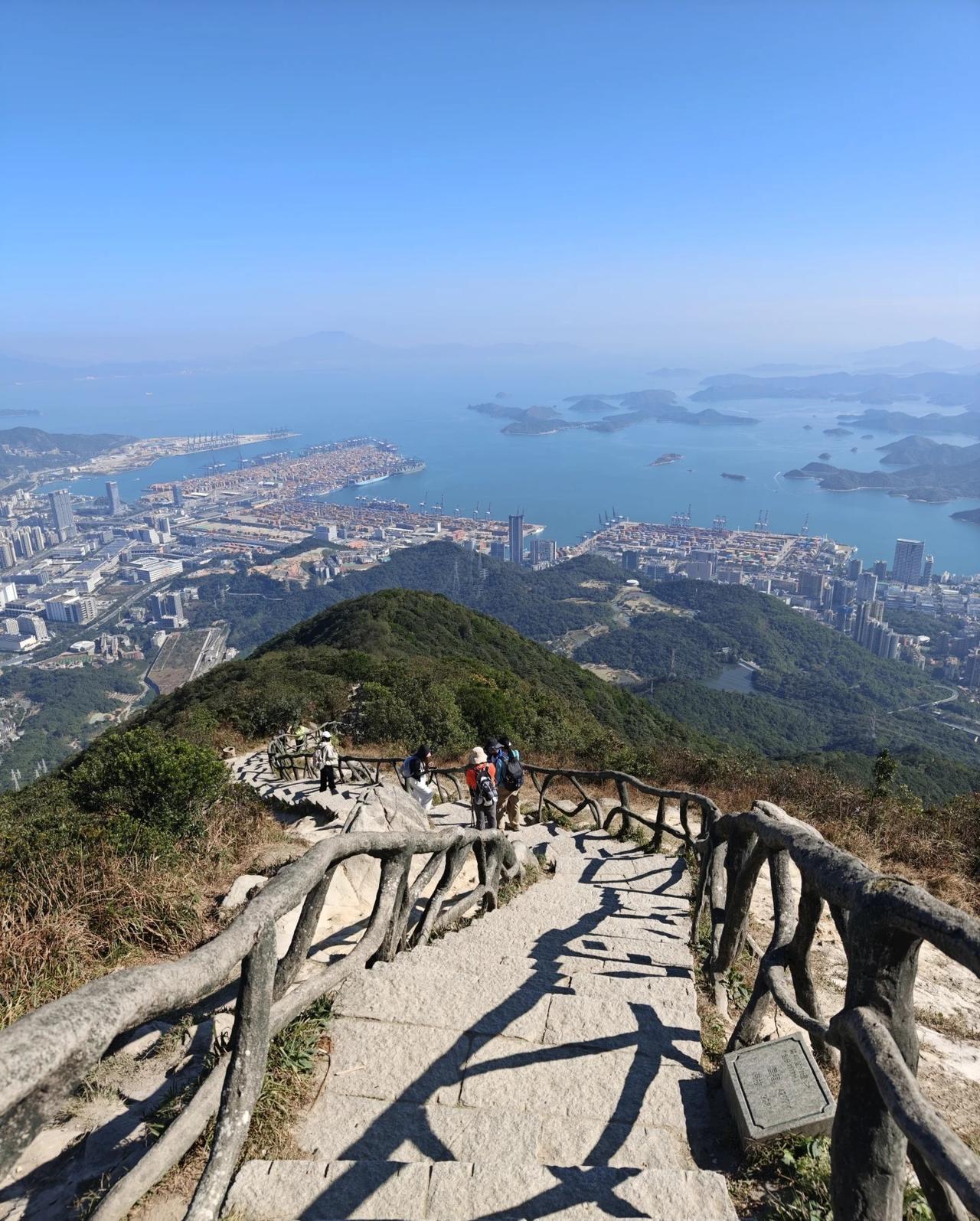 深圳打工人的周末救赎，就是约上老友勇闯梧桐山！

把KPI和报表都丢在山下，咬着