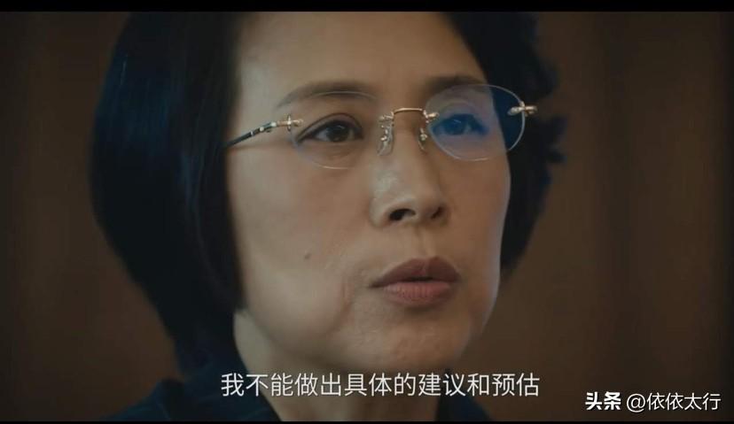 彼得堡的肥天鹅把央视热播剧《交锋》中潘小英被台湾间谍安排任务的场景提炼出来：不窃