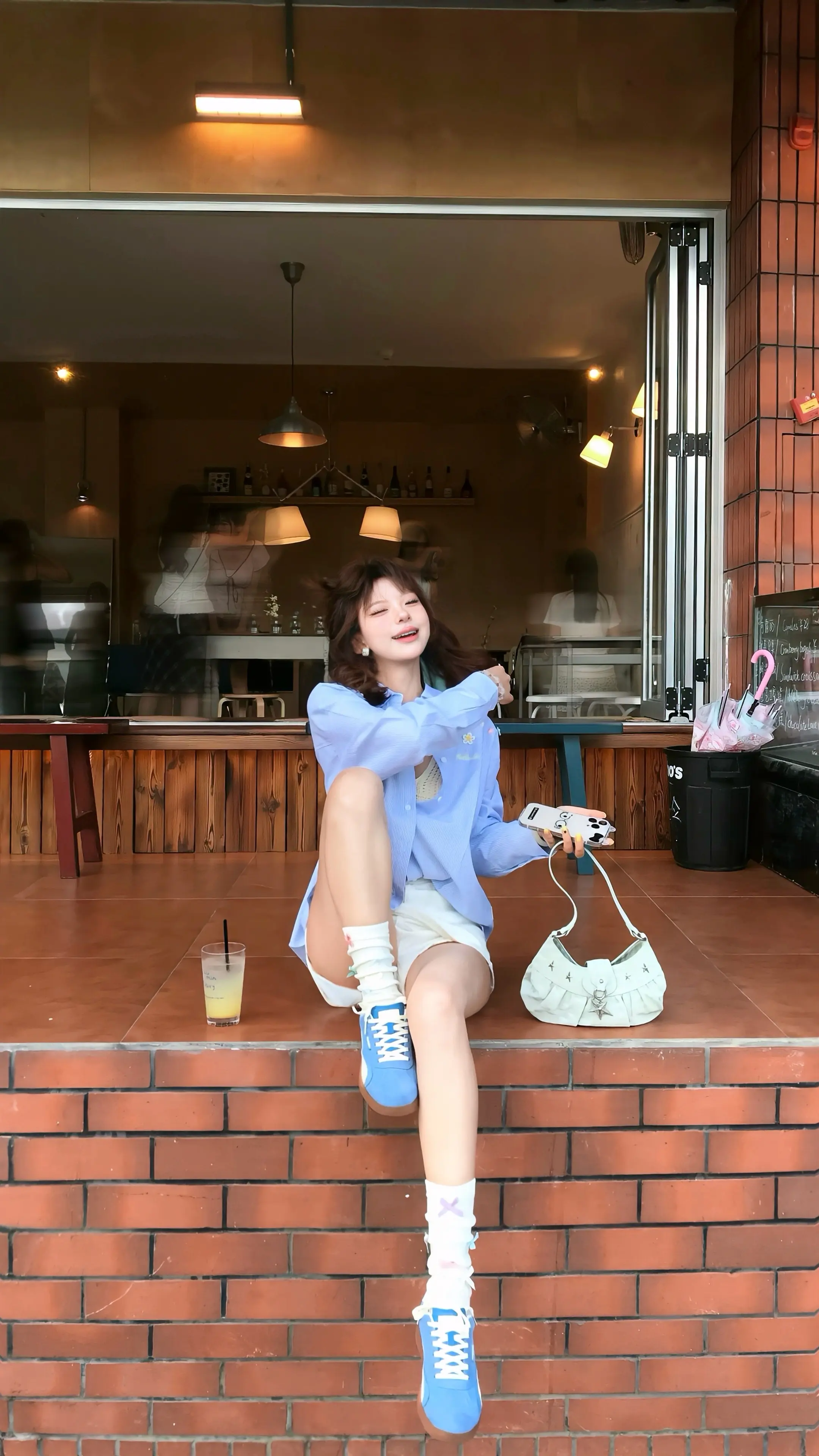 看影子悄悄跑进阳光里
