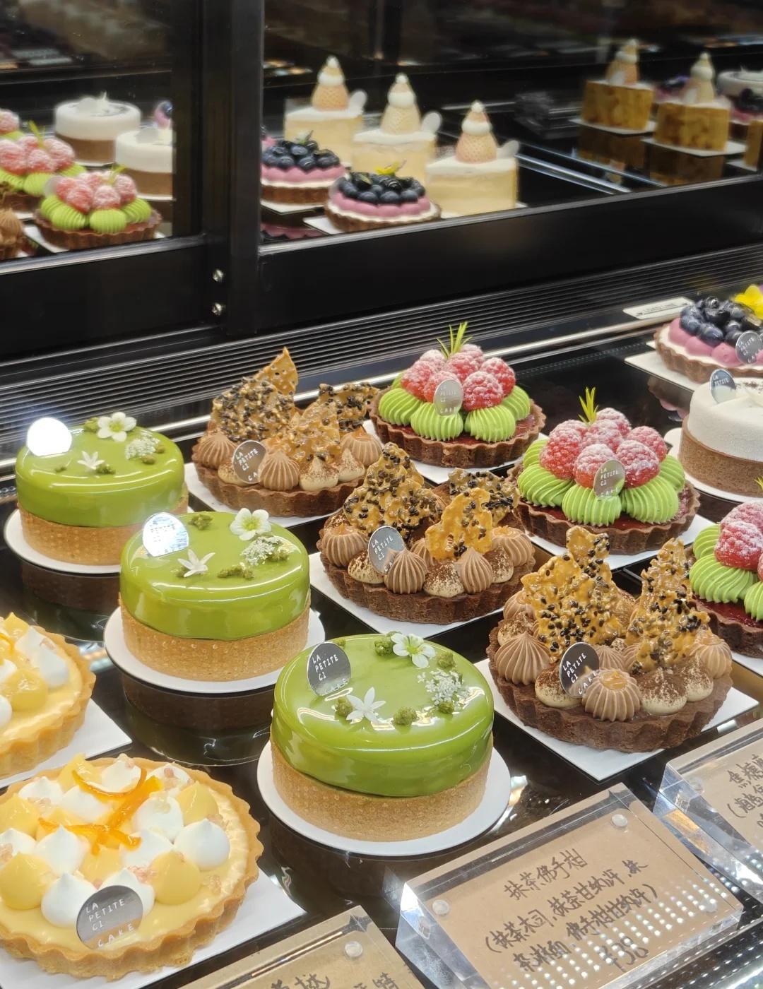 佛山又开始每天毛毛细雨的日子了
美食可以治愈一切 甜品治愈一切 吃了甜食会开心 