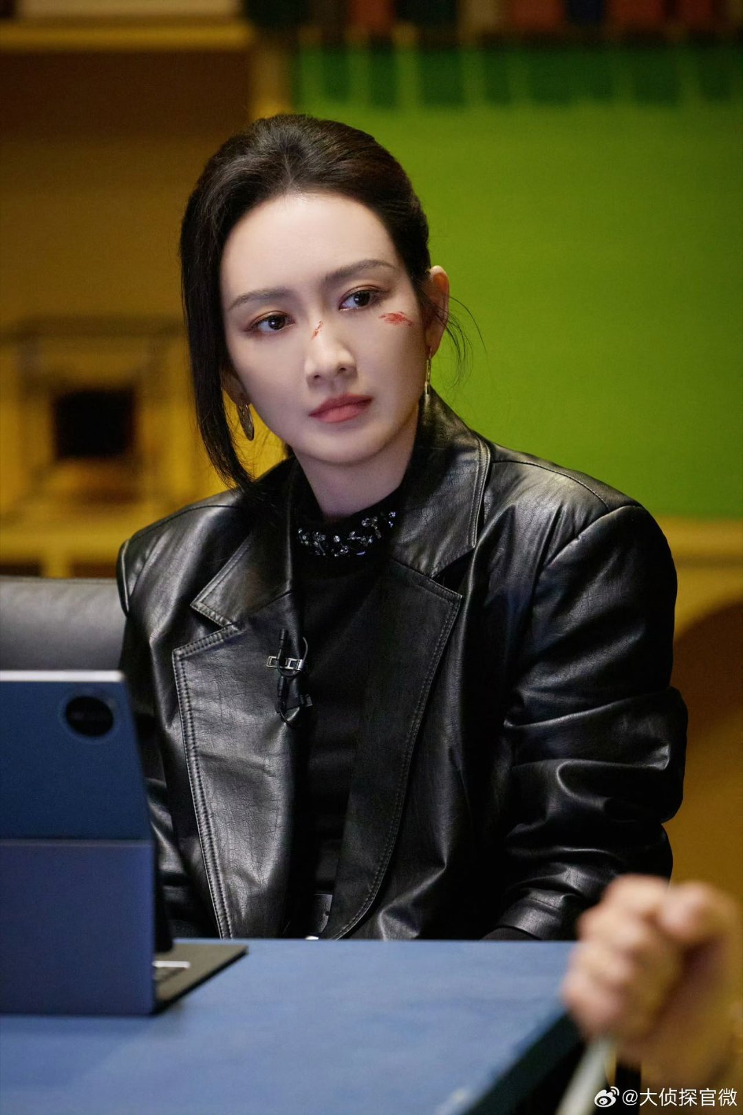 王鸥杨蓉战损妆大侦探战损妆天花板来了！王鸥飒、杨蓉撩，破碎感拉满却美得惊心。《大