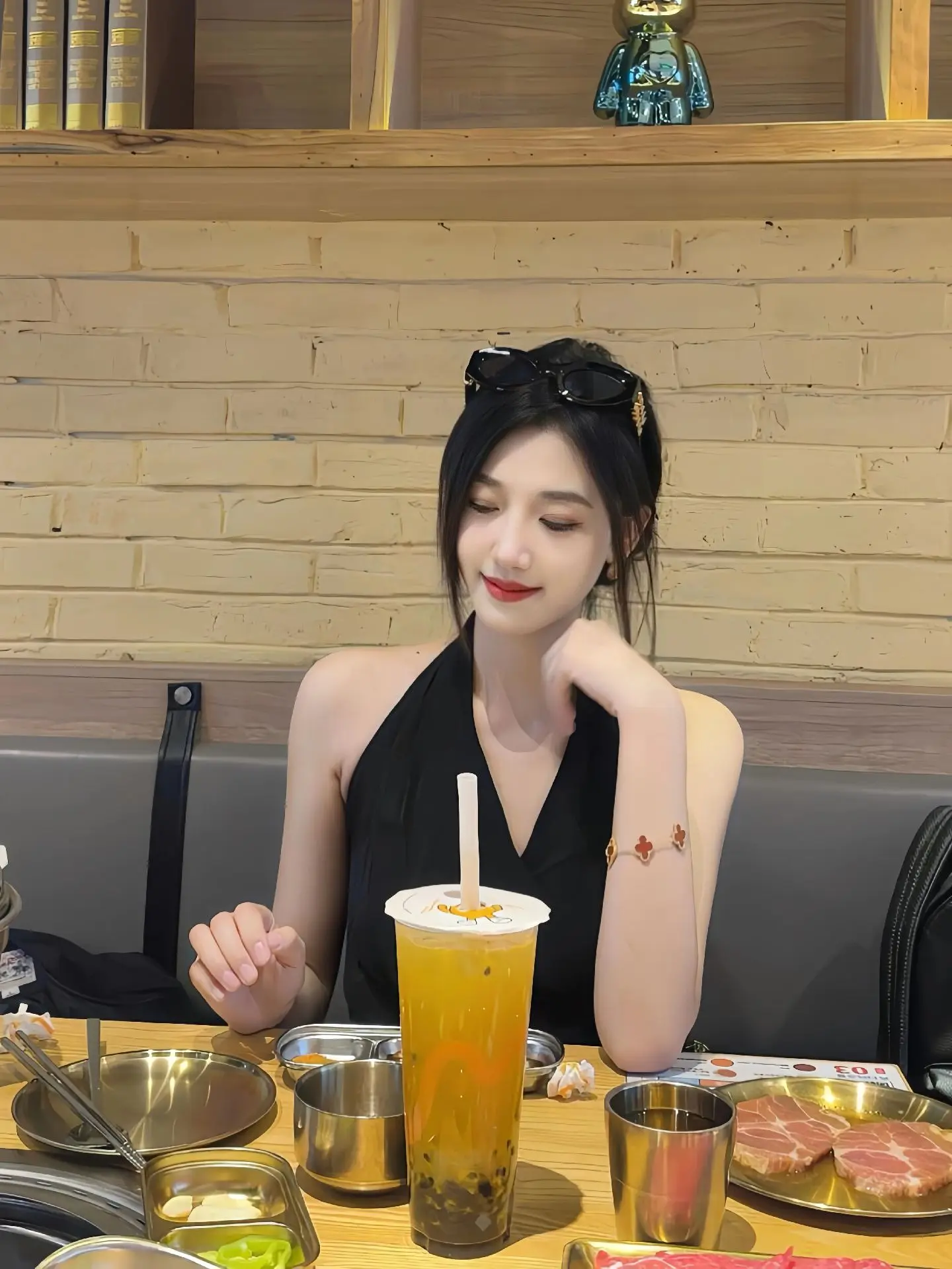 圈子越来越小，话也越来越少，有人称之为成熟，有人称之为孤独，而我觉得这...