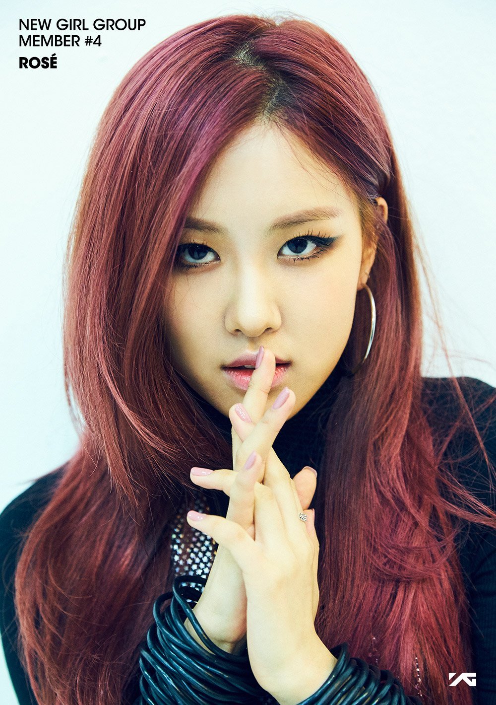 10年前的今天，YG宣布了新女团的第四位成员 - Rosé从此，Rosé带着她的