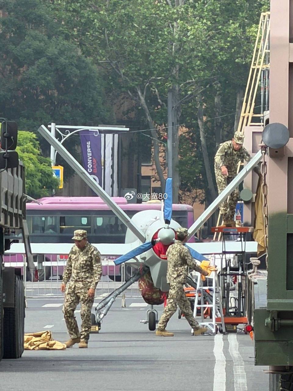 中国制造装备现身亚美尼亚阅兵5月25日，中国制造的CH-4“彩虹”察打一体无人机