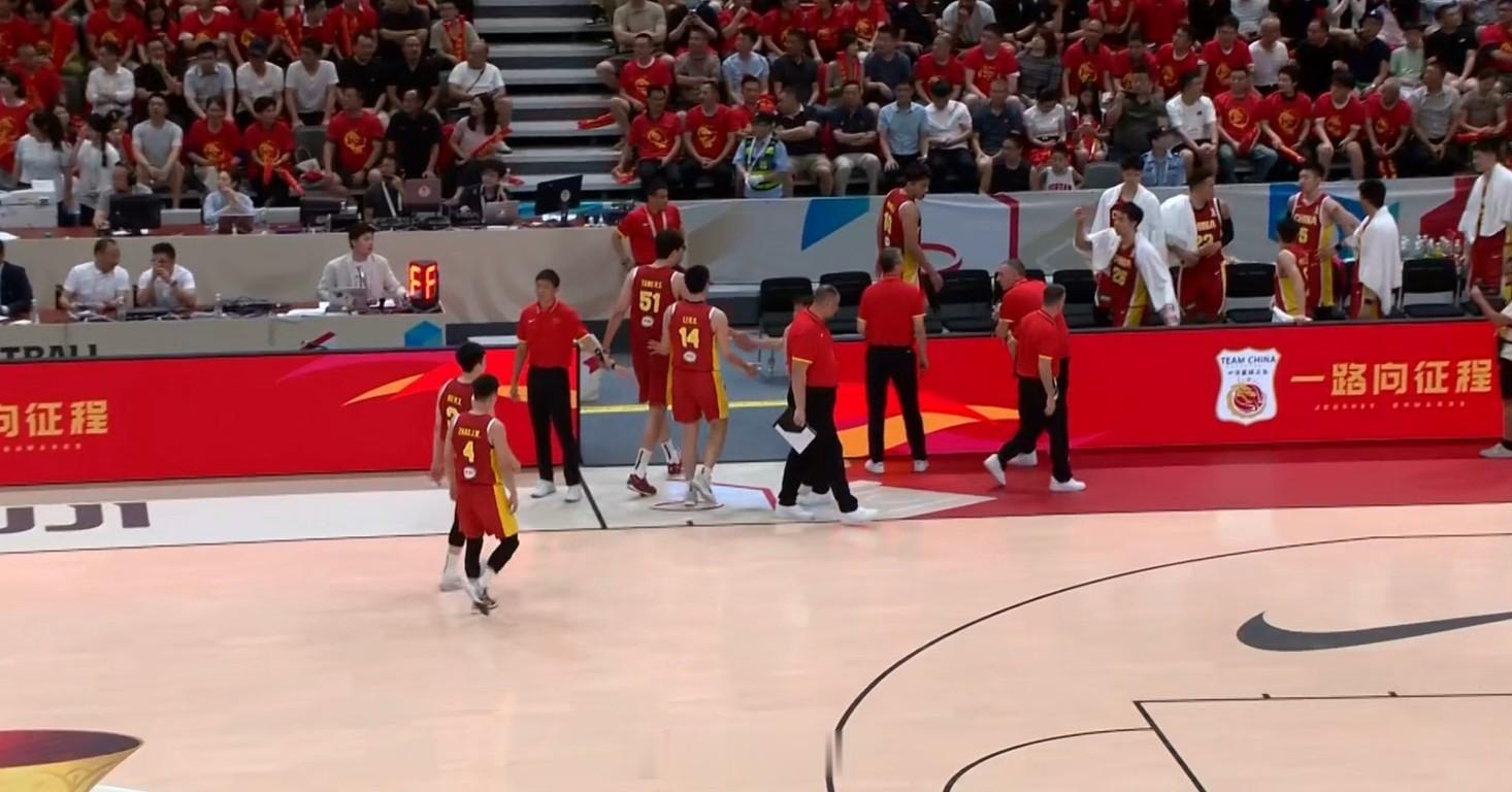 中国男篮vs黎巴嫩男篮中国男篮[超话] 第四节，你们能不能顶住[拳头][拳头][
