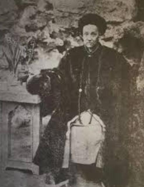 1870年，同治九年，浙江乡试放榜。41虚岁的李慈铭站在杭州贡院红榜前，从头扫到