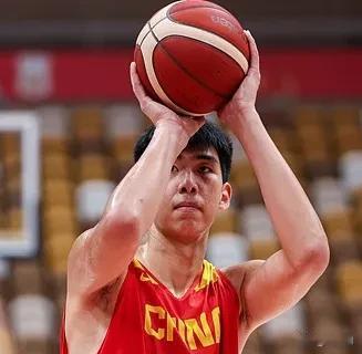 阴阳谁呢？今天热身赛险胜之后，徐昕也是跟郭士强一起参加了赛后新闻发布会，记者问徐