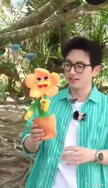 白客想和沈腾HE 哈哈，白客这是有多想和沈腾“在一起”啊，连拉郎视频都实名观看了