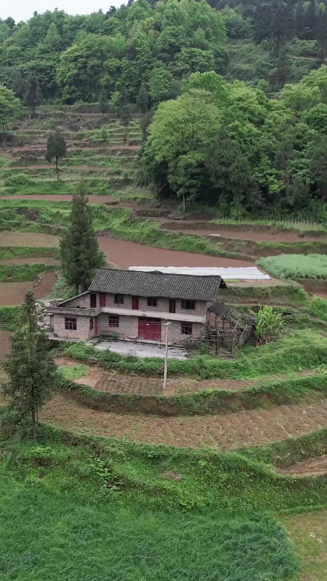 男人骨子里最在意的3件"大事"。
1.老婆是不是处女
男人都有"处女情结"，老婆