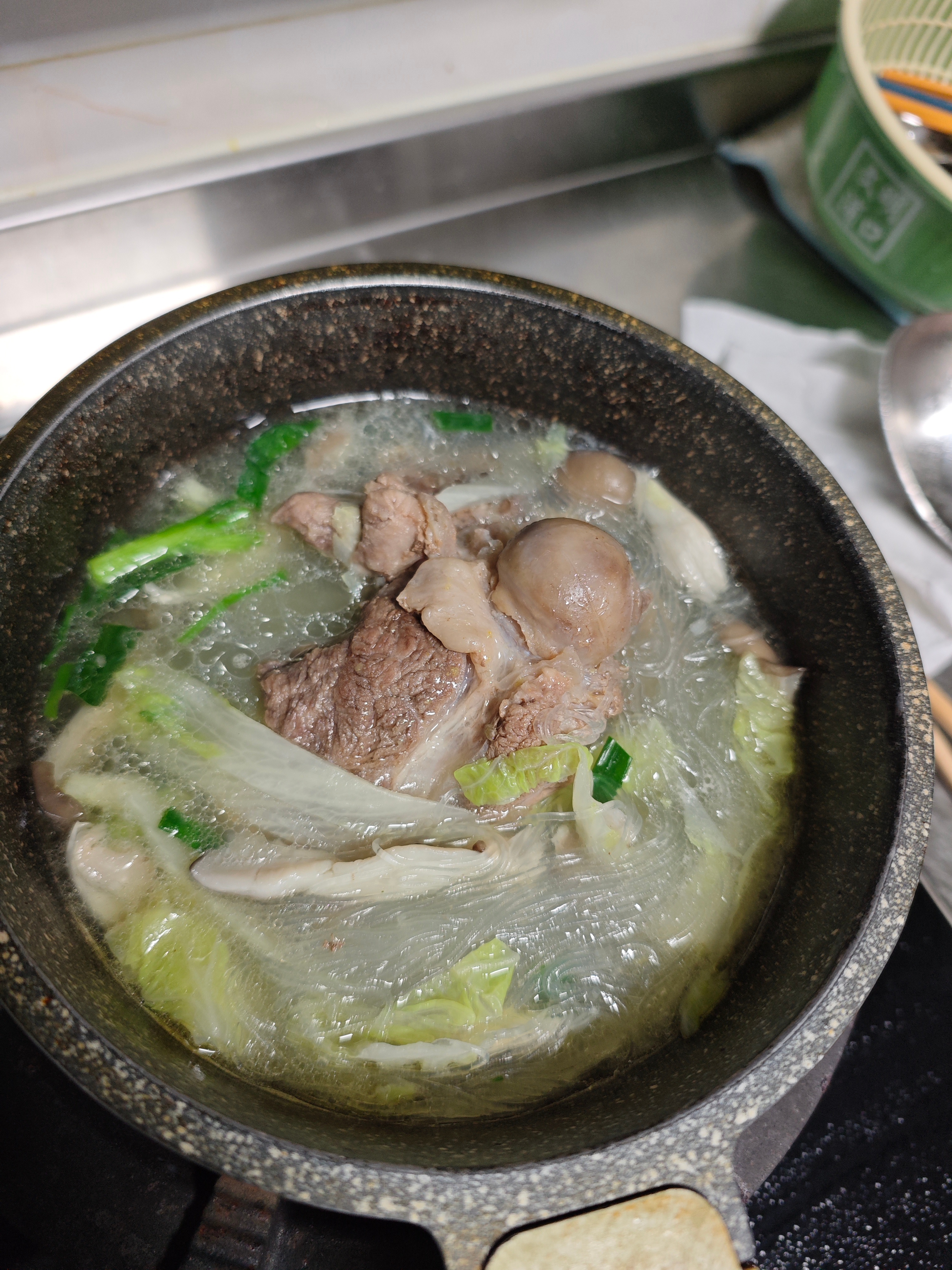 媳妇发的老大放学回来又饿又冷，百度云推送了9年前的今天，搂在怀里睡觉坐摇摇车的小