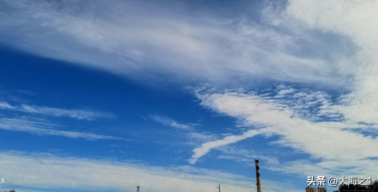 （原创）
二八月 烂穿衣
      今天上班路上 看到了一个现象 有穿薄羽绒衣