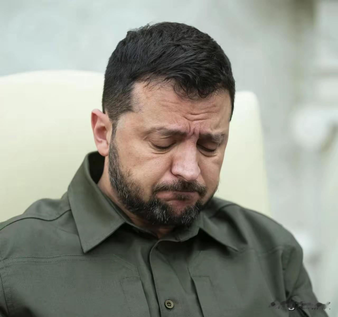 真的地堡总统

泽连斯基自己说的话，越想越有意思。

2月20日他接受采访时承认