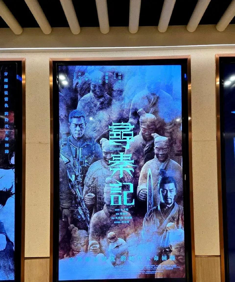 穿越当天，他带枪逼嬴政退位
 
二十年后，项少龙在田里带娃，嬴政在宫里失眠。两人